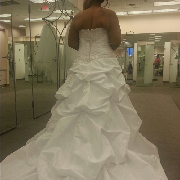 Brand new wedding dress size 16 - Picture 2 of 3